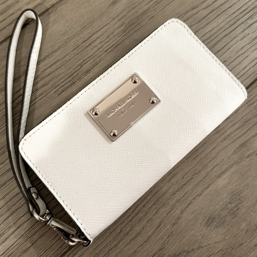 Michael Kors Jet Set White Leather Wristlet - Silver Name Plate